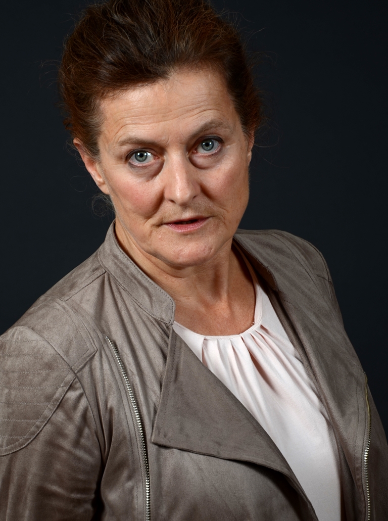  Eva Ahlberg, skådespelare i teatern:
 Bakom leendet - Kvinnan mitt emellan